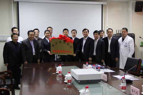 樊代明院士(左二)出席揭牌儀式 徐萌 劉勝攝.jpg