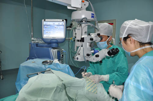白內(nèi)障超聲乳化術(shù).兩欄.JPG