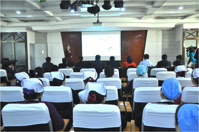 讓醫(yī)學(xué)科普更接地氣，白衣天使化身舞臺(tái)“演說家”