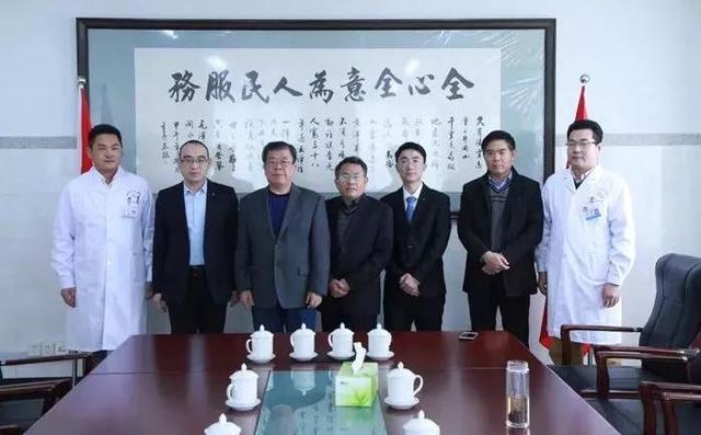 我院舉辦楊秀成同志、胥杰同志“援非”歡送會